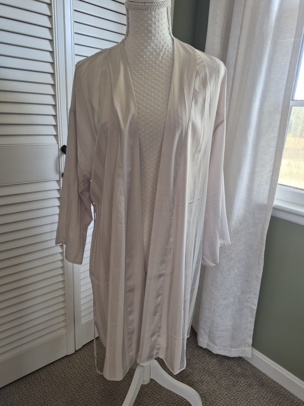 Danskin Off White Satin Kimono-Style Robe